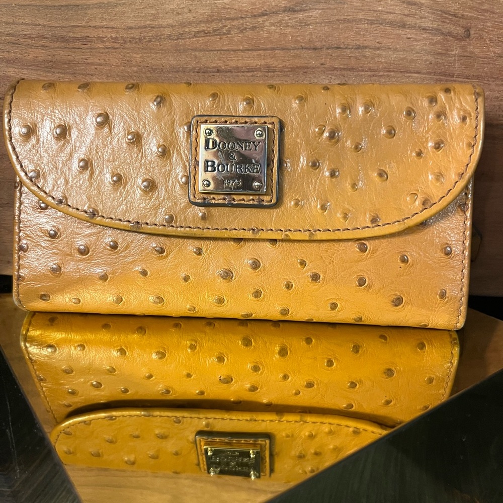 Dooney & Bourke Ostrich Continental Wallet in Caramel PERFECT CONDITION - Picture 9 of 9